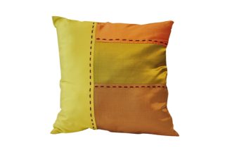 Gối thêu đường chỉ vàng