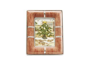 Khung hình TT Bow đỏ