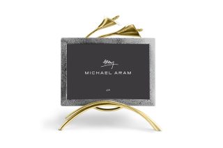 Khung hình Calla Lily có chân MCA