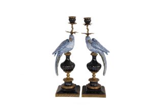 Bộ 2 chân nến hình vẹt xanh dương