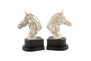 Bộ 2 tượng chặn sách Bookend hình đầu ngựa đế đen 58257