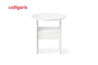 Bàn đầu giường Tau hiện đai