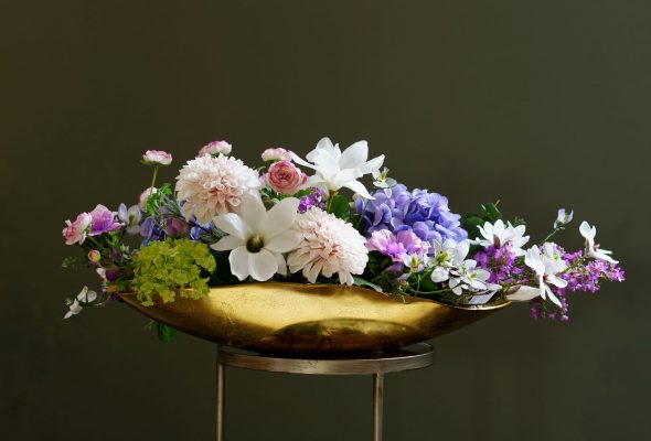 Thổi làn gió xuân vào không gian với bình hoa trang trí