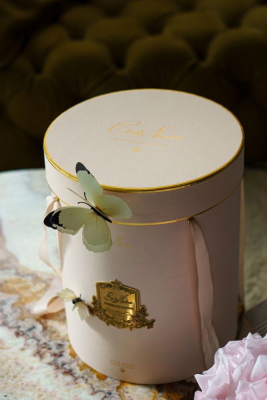 Nhà thêm hương cùng quà tặng nến thơm từ Nhà Xinh