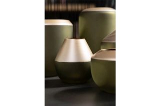 Bình trang trí màu xanh sang trọng