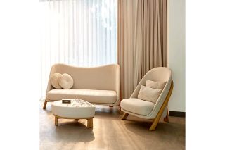 Ghế easy chair Oriental trong phòng khách hiện đại