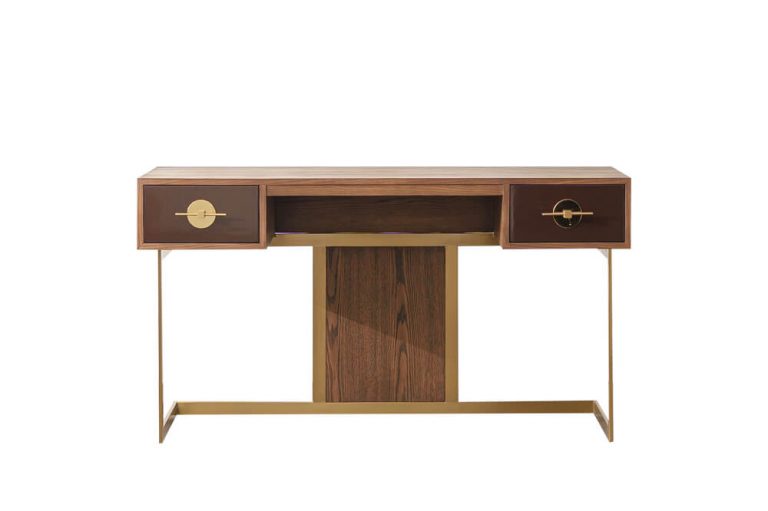 Bàn làm việc Saka